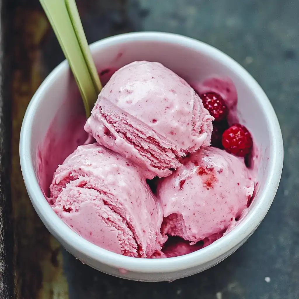 Summer Rhubarb-Strawberry Frozen Yogurt: Cool Sweet Bliss